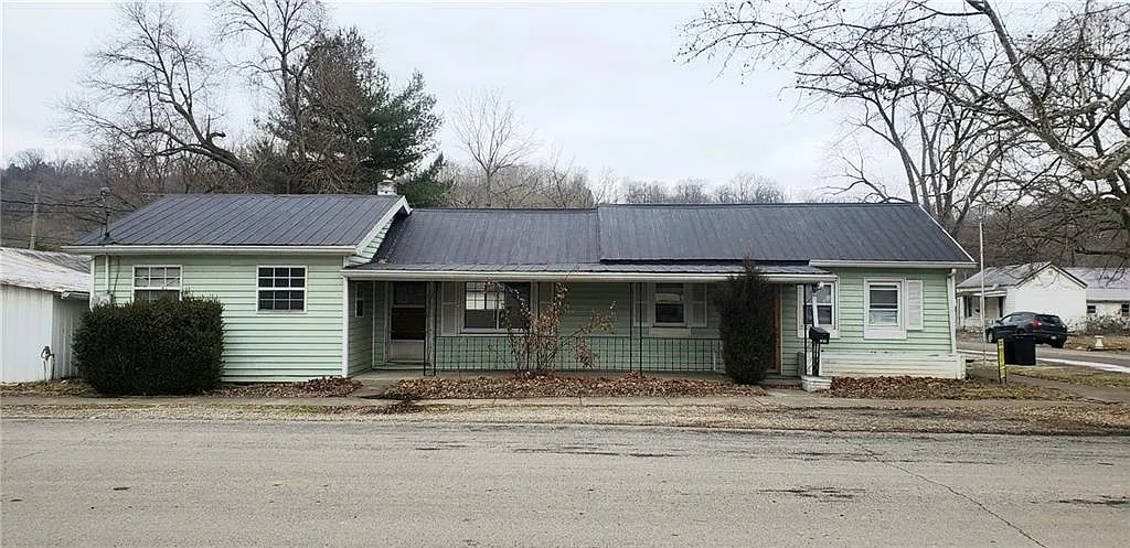 702 West Pike Street